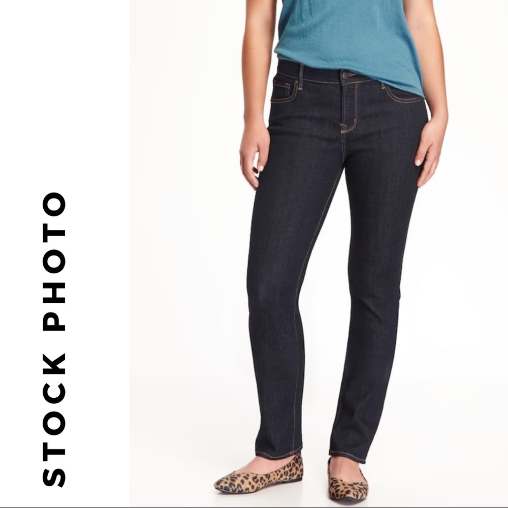 Old Navy Mid-Rise Curvy Straight Jeans in Rinse